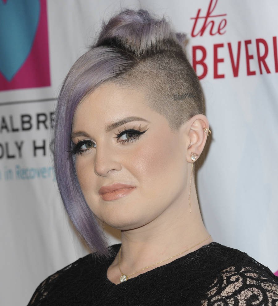 Kelly Osbourne narrowly avoids putting new puppy in washing machine
