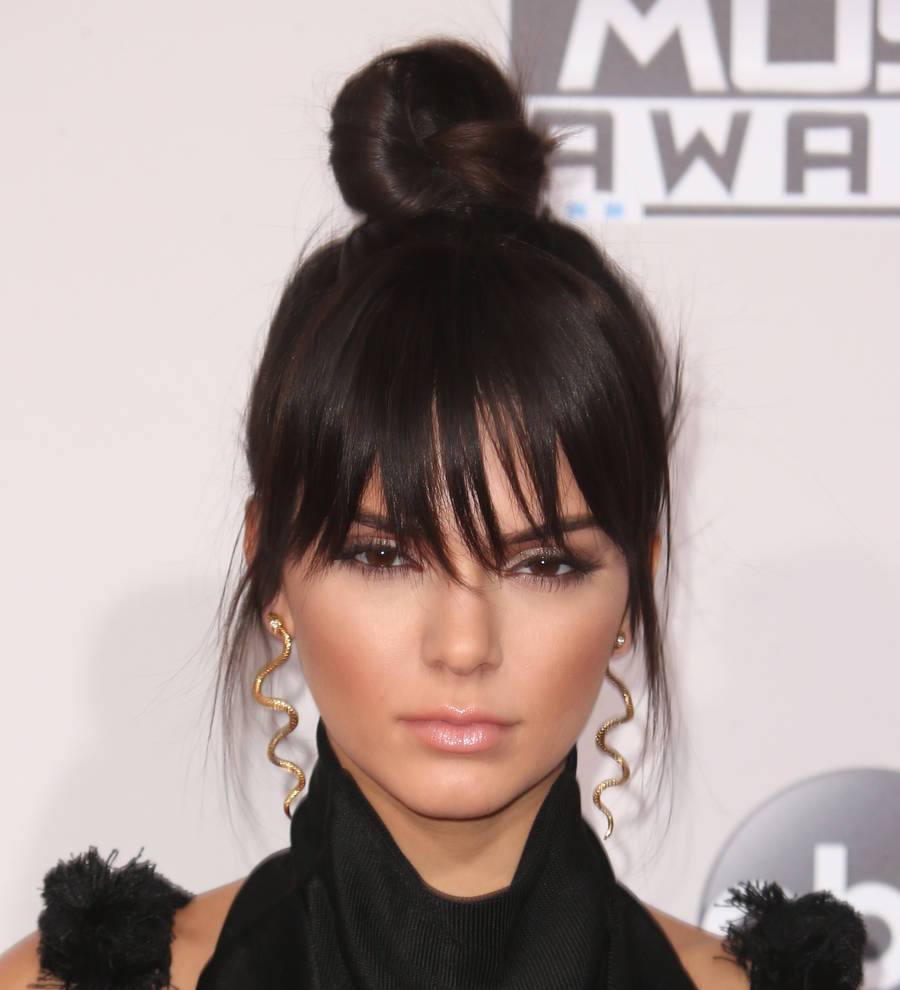Kendall Jenner losing her eyebrow hair to bleach