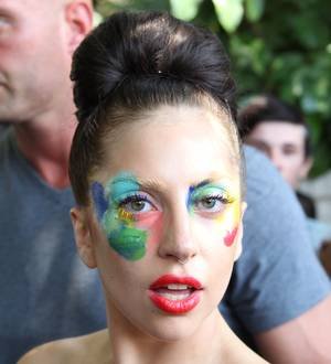 Lady Gaga feuds with Perez Hilton on Twitter