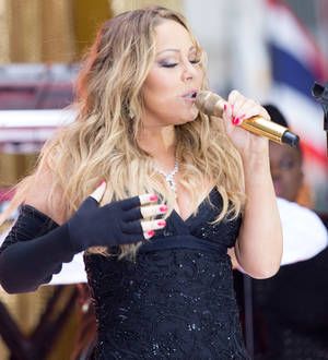 Mariah Carey laughs off lyric mistake during outdoor TV gig
