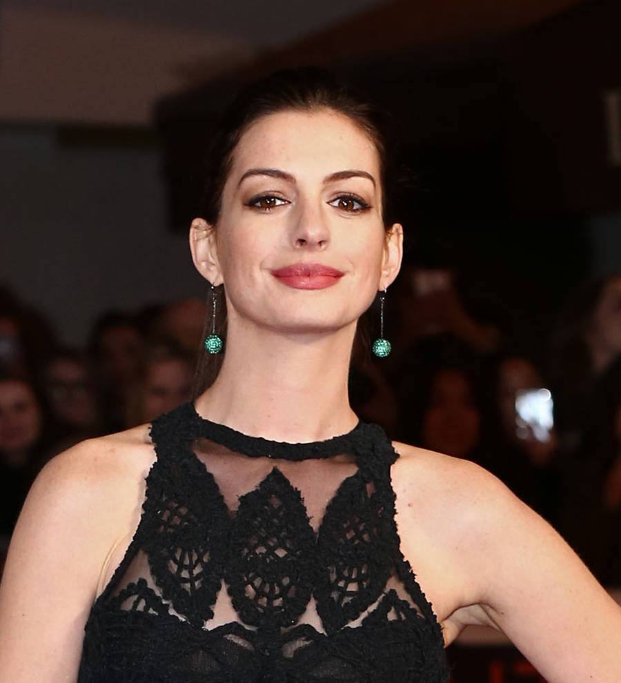Anne Hathaway defends Jennifer Lawrence after reporter outburst