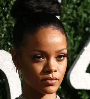 Rihanna threatened with legal action over copied image