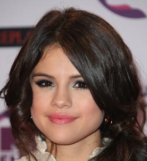 Selena Gomez fights illness for Argentina show