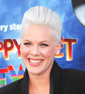 Pink regrets tweeting after gallbladder operation