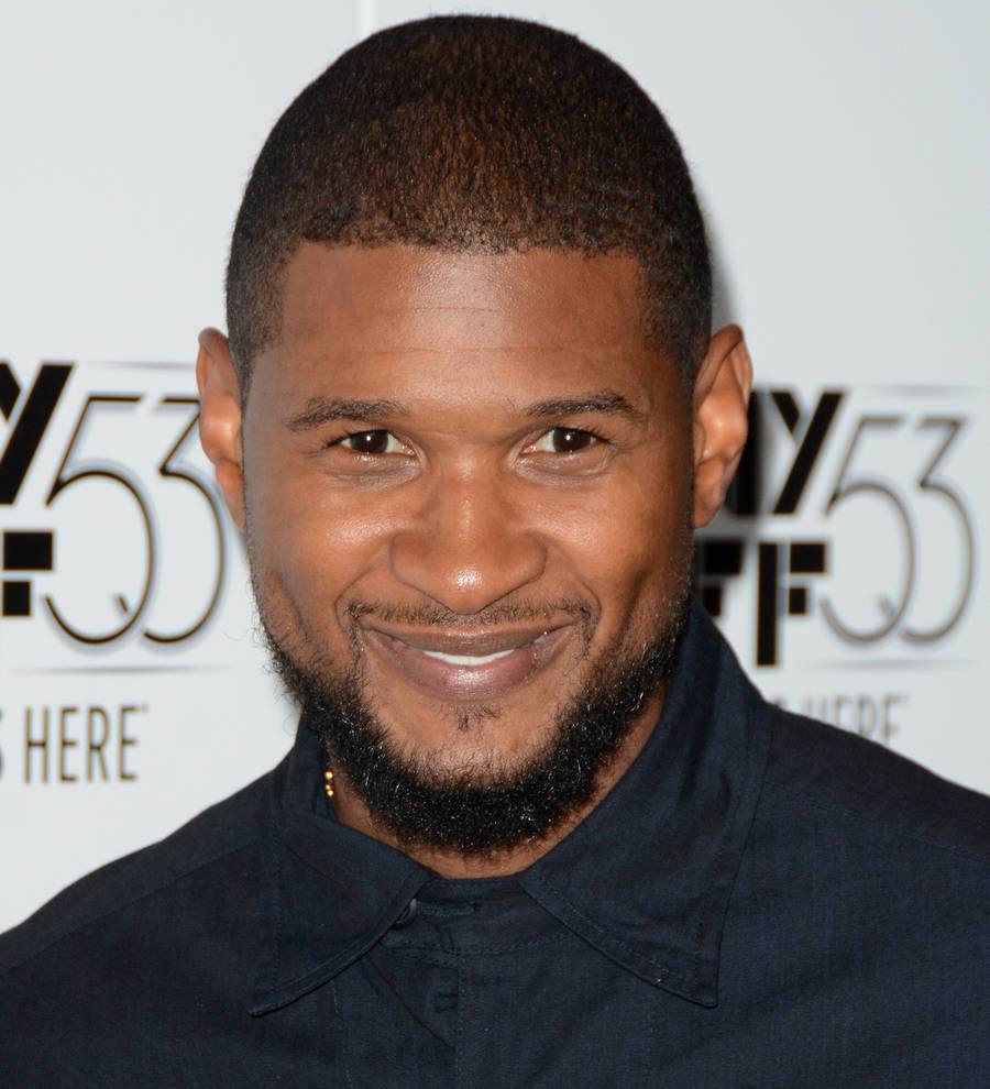 President Obama surprises Usher with birthday cupcake and a song