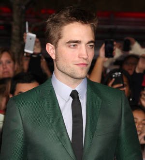 Robert Pattinson dates Sean Penn's daughter - report