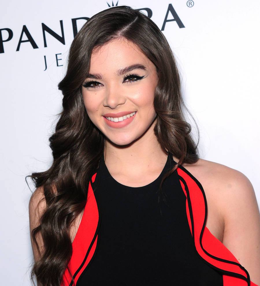 Hailee Steinfeld officially signs up for more Pitch Perfect