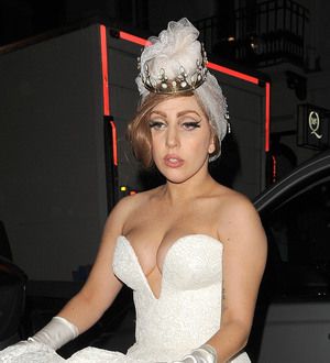 Lady Gaga pledges help to Sandy relief