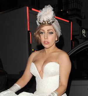 Lady Gaga pledges help to Sandy relief