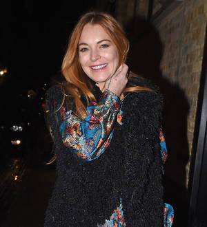 Lindsay Lohan back onstage after missing show