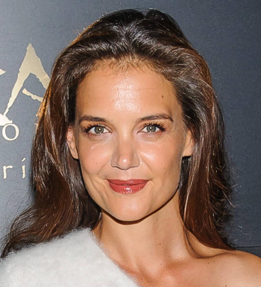 Katie Holmes enjoys low-key Thanksgiving at games arcade