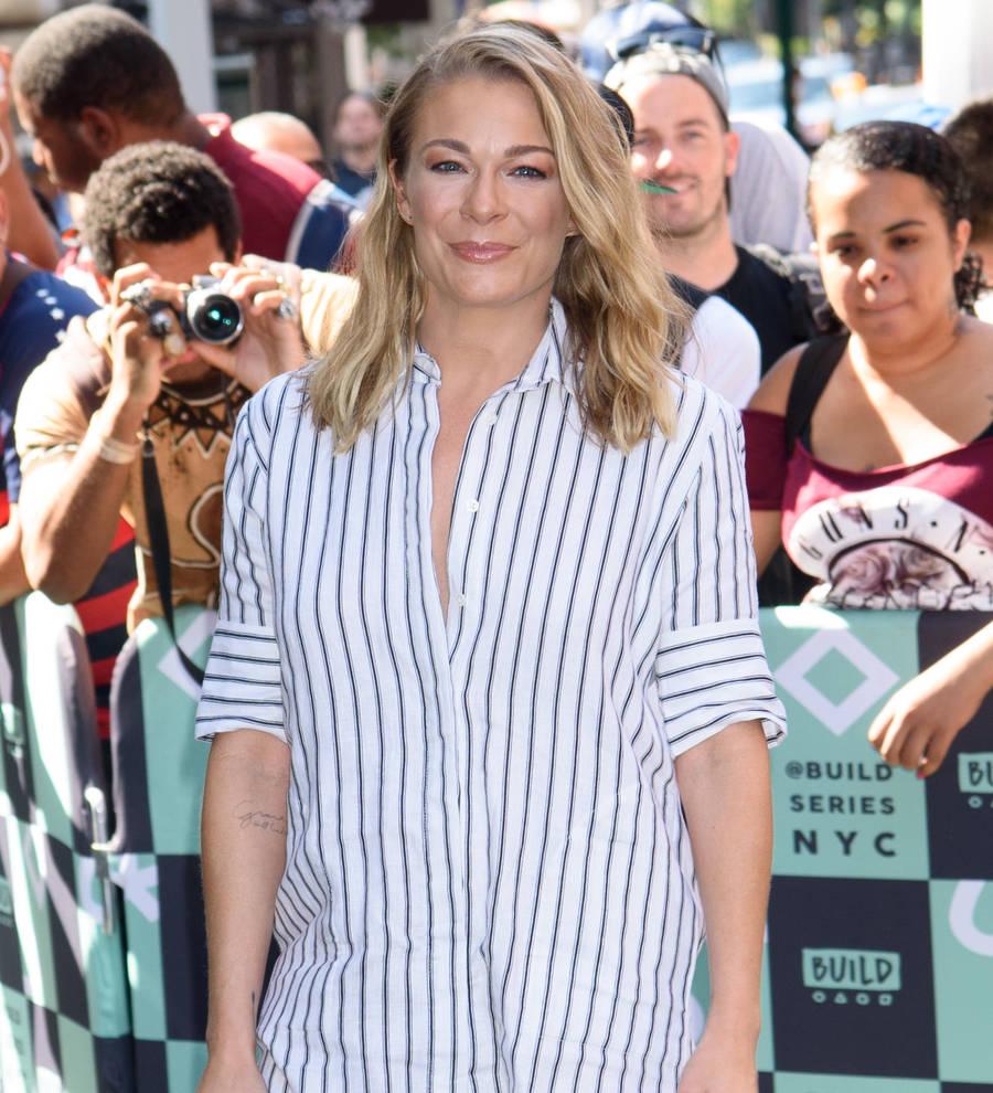 LeAnn Rimes recreates Coyote Ugly bar scene in Aspen