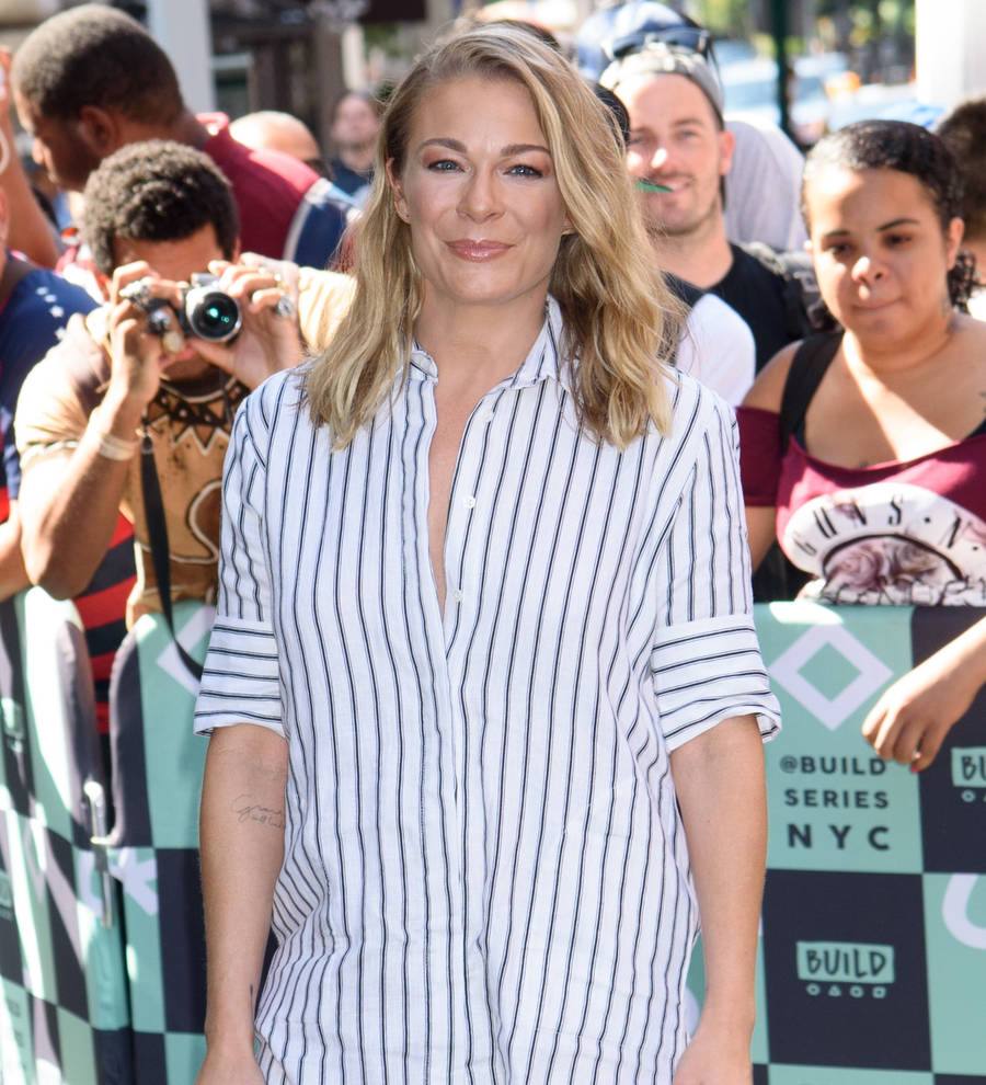 LeAnn Rimes recreates Coyote Ugly bar scene in Aspen