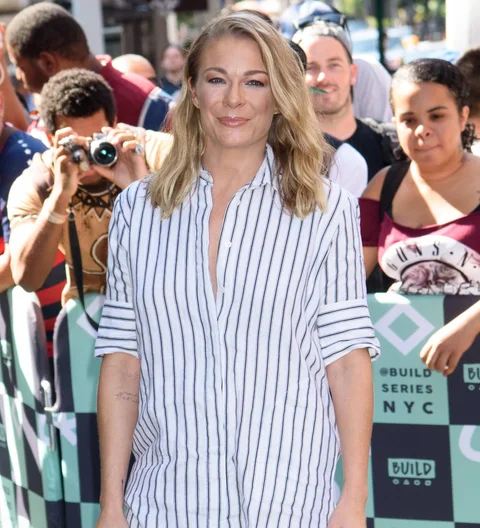 LeAnn Rimes recreates Coyote Ugly bar scene in Aspen