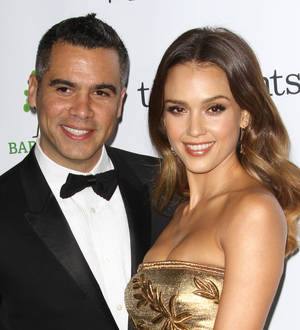 Jessica Alba's husband dislocates shoulder in pool dive