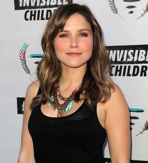 Sophia Bush to take fan skydiving for charity