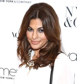 Eva Mendes blames airport security for pregnancy rumours