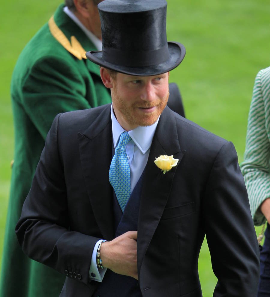 Prince Harry would help carry Jimmy Choo's samples for Princess Diana