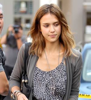 Jessica Alba & Cash Warren Drive Over Paparazzo's Foot - Report