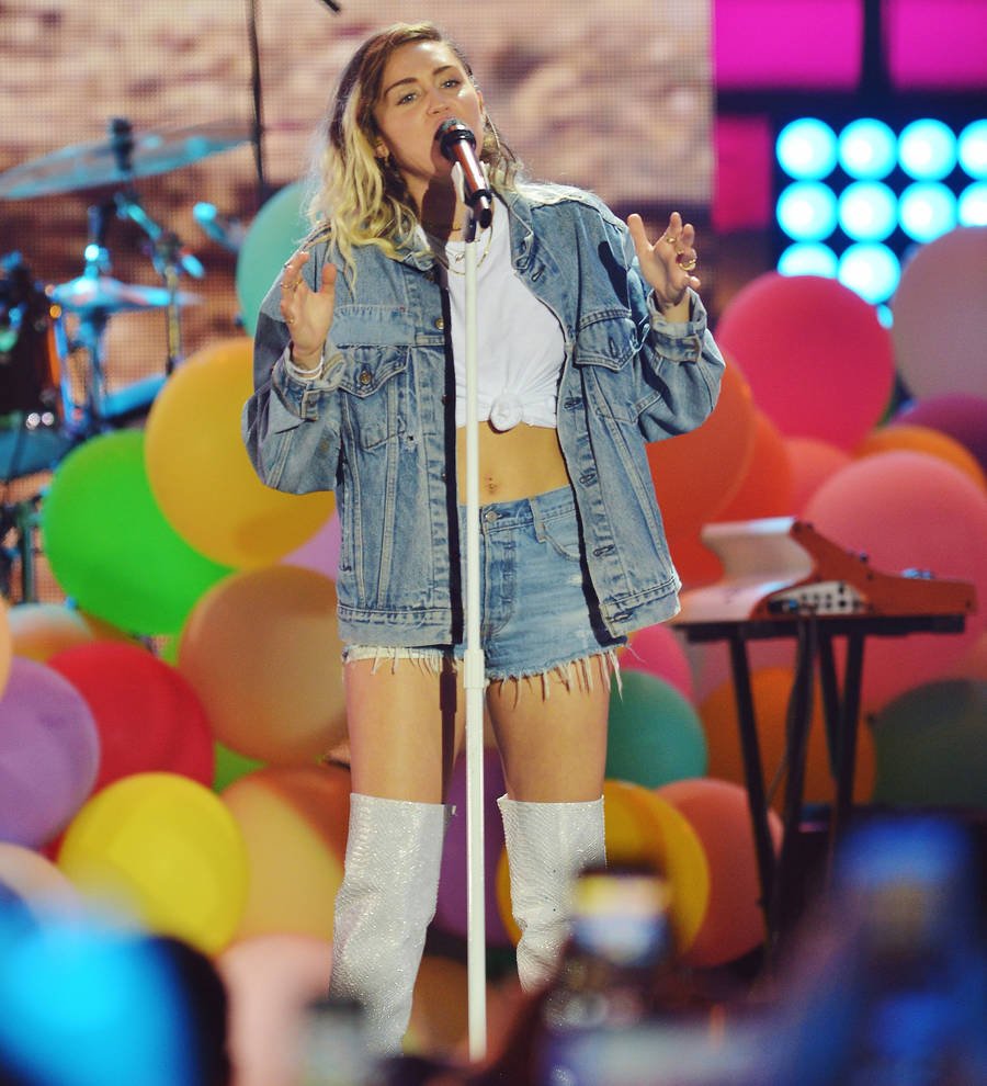 Miley Cyrus: 'My parents' marriage woes have been great lessons in love'