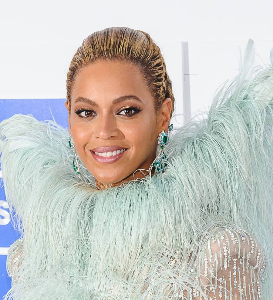 Beyonce sends gifts to sick Lady Gaga