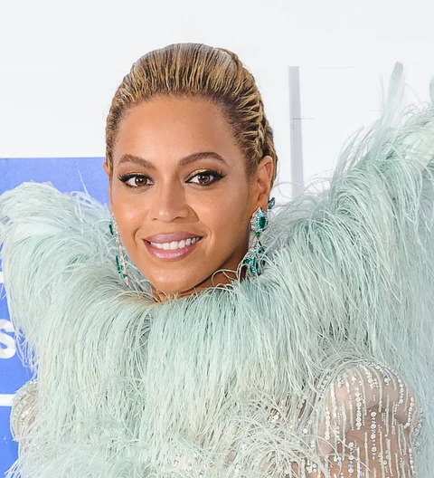 Beyonce sends gifts to sick Lady Gaga