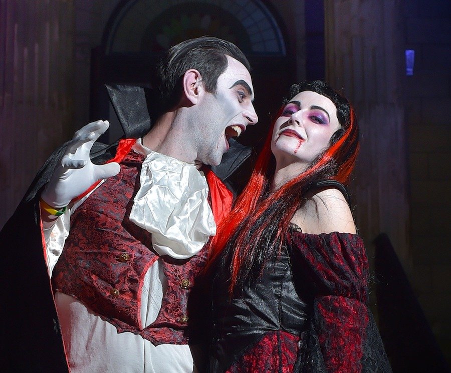 3 Vampire Romances That Should Be On Your TBR List!