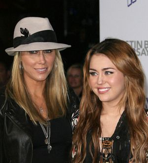 Miley Cyrus' mum blasts pregnancy report