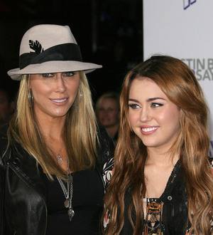 Miley Cyrus' mum blasts pregnancy report