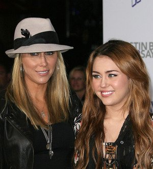 Miley Cyrus' mum blasts pregnancy report