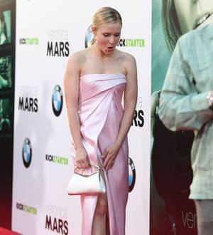 Kristen Bell flashes underwear at film premiere