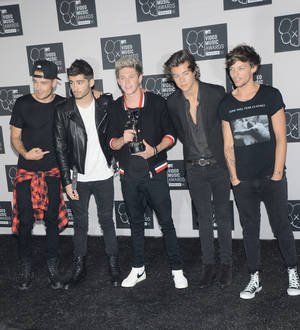 One Direction to man phones at typhoon telethon