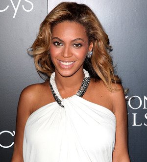 Beyonce designing maternity fashion line