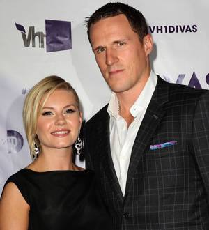 Elisha Cuthbert weds ice hockey beau Don Phaneuf
