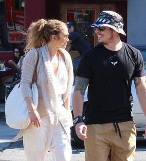 Jennifer Lopez: 'I'm single'