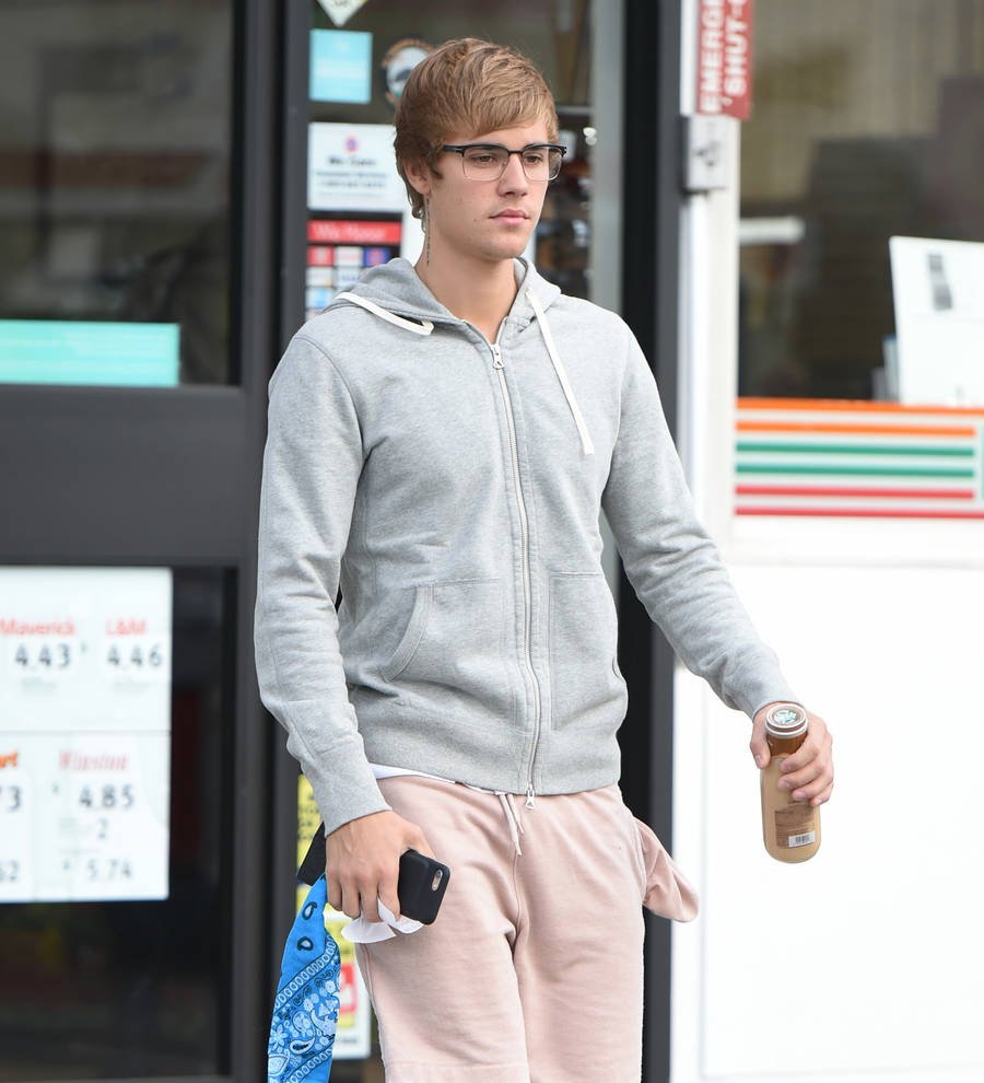 Paris Jackson Fears for Justin Bieber Because He Works With Late Father's Promoters