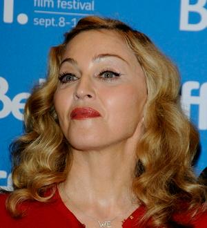 Topless Madonna photo leaks online