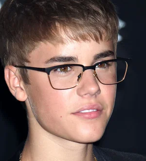 Justin Bieber meets hysterical fan after online hunt