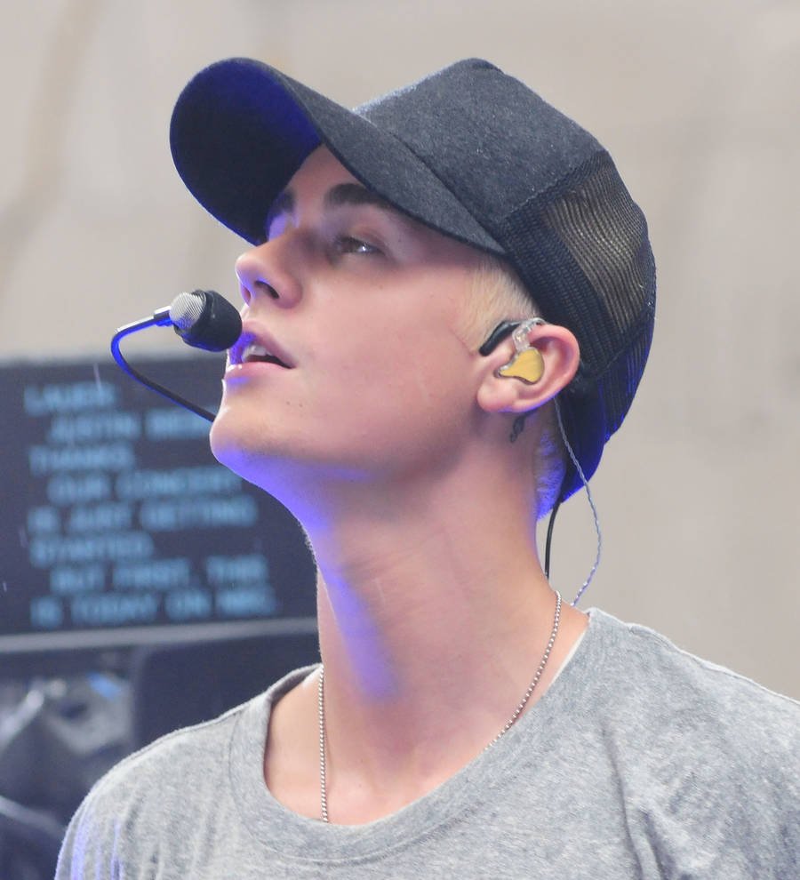Justin Bieber threatened with handcuffs at Floyd Mayweather, Jr. fight