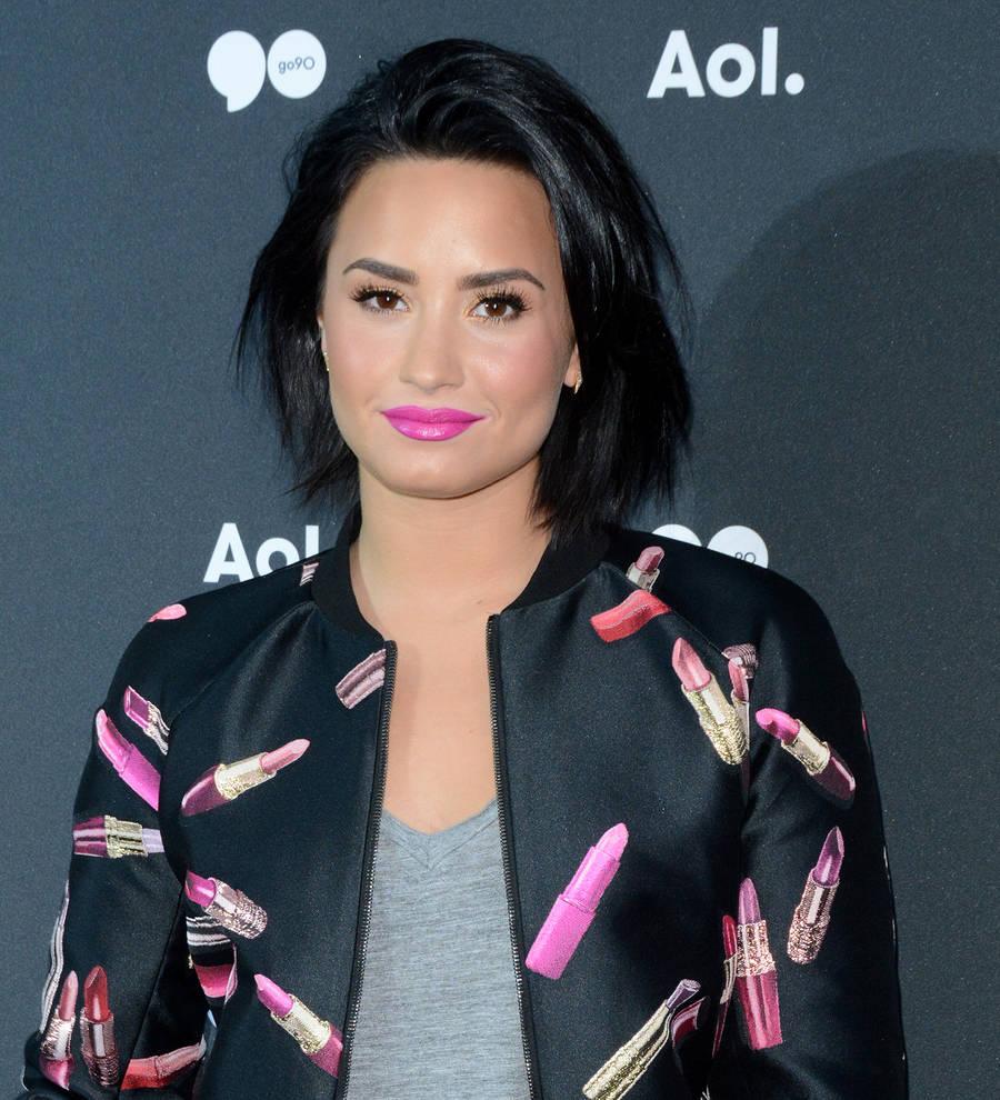 Demi Lovato demonstrates self-defense moves