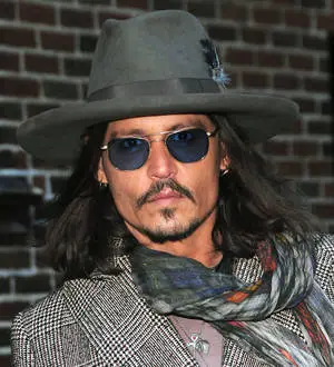 Johnny Depp surprises fans at The Lone Ranger screening