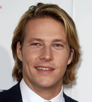 Luke Bracey: 'Rugby career prepared me for stunts'