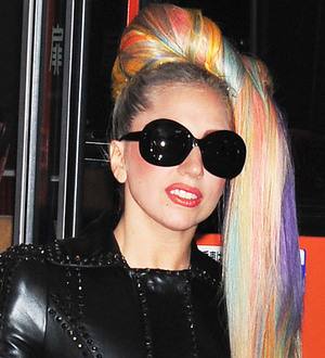 Lady Gaga hands out free tickets at show
