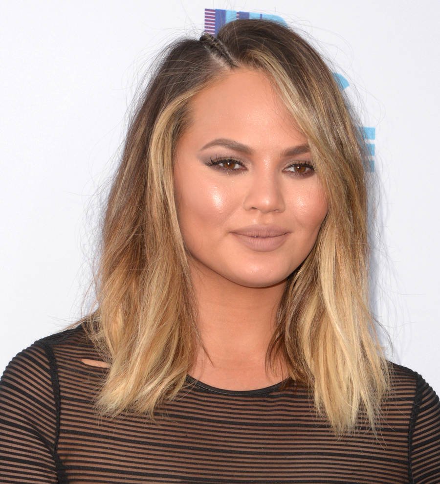 Chrissy Teigen: 'Breastfeeding scene in Fergie's new video is beautiful'