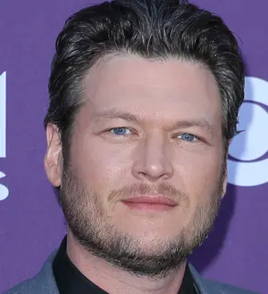 Blake Shelton compares Bieber fever to power of Presley