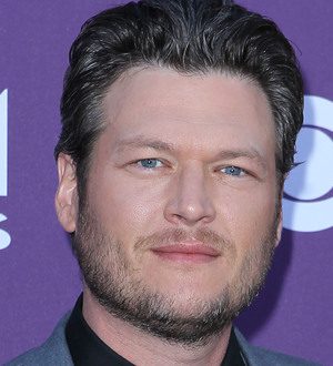 Blake Shelton compares Bieber fever to power of Presley