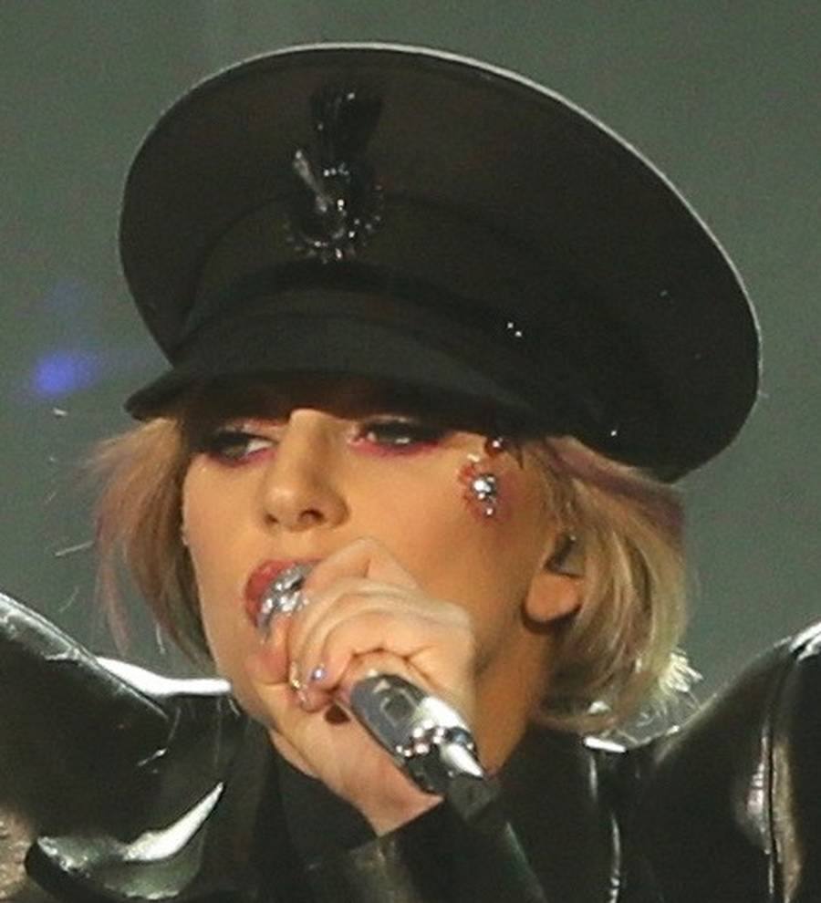 Lady Gaga puts Dive Bar Tour on hold
