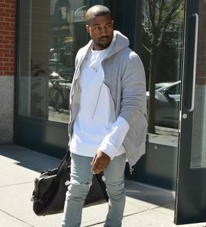 Aspiring MC raps for Kanye West on New York City street