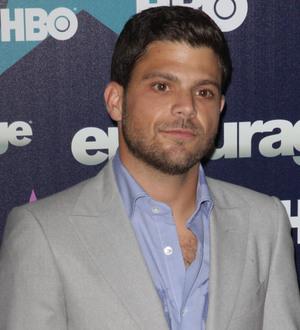 Jerry Ferrara lends a hand to 9/11 cause