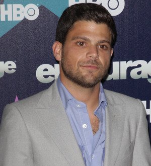 Jerry Ferrara lends a hand to 9/11 cause